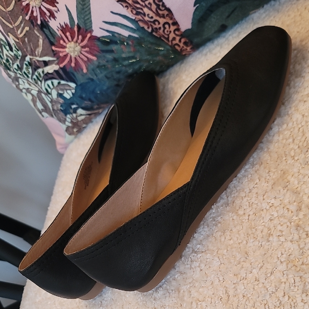 Black Leather Flats for Women - Picture 6 of 11